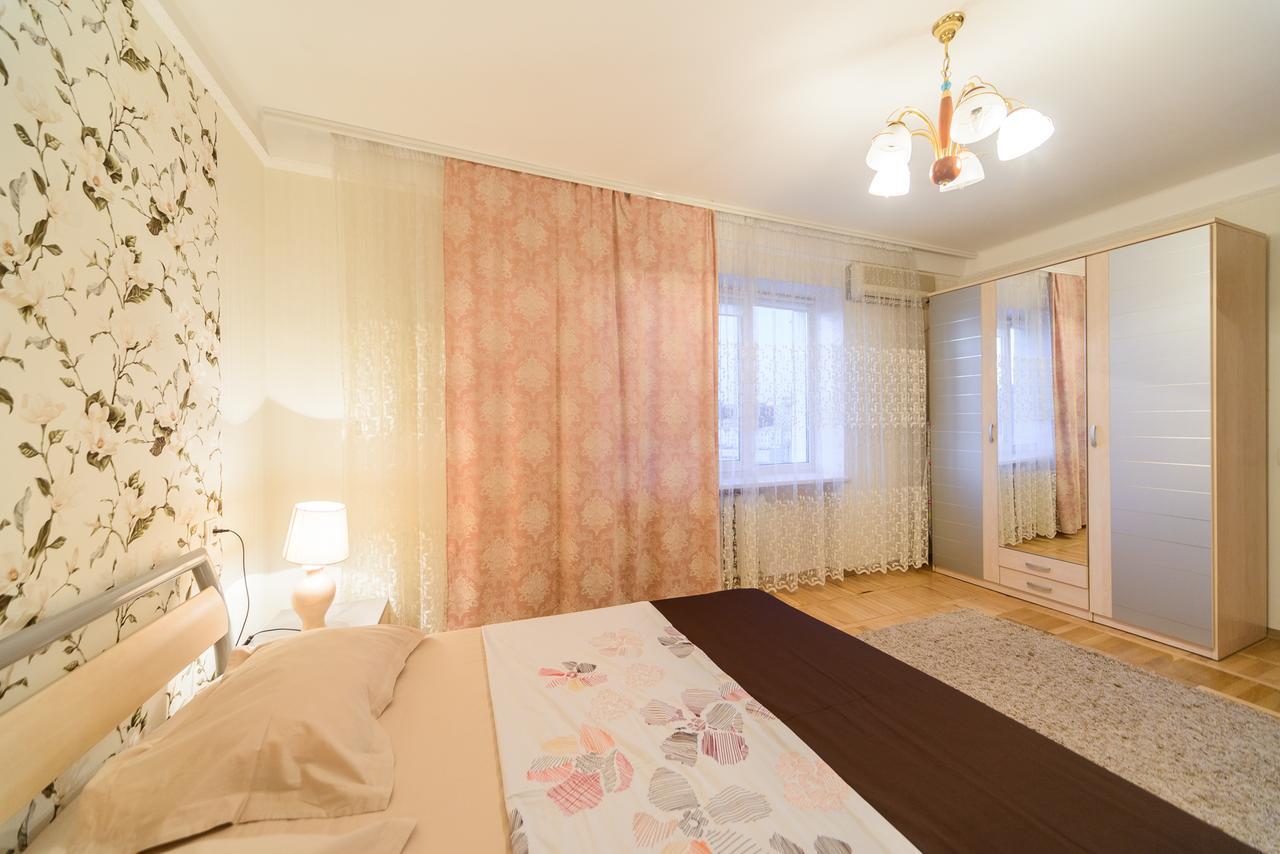 Apartment On Lesi Ukrainky Blvd Kiev Eksteriør bilde