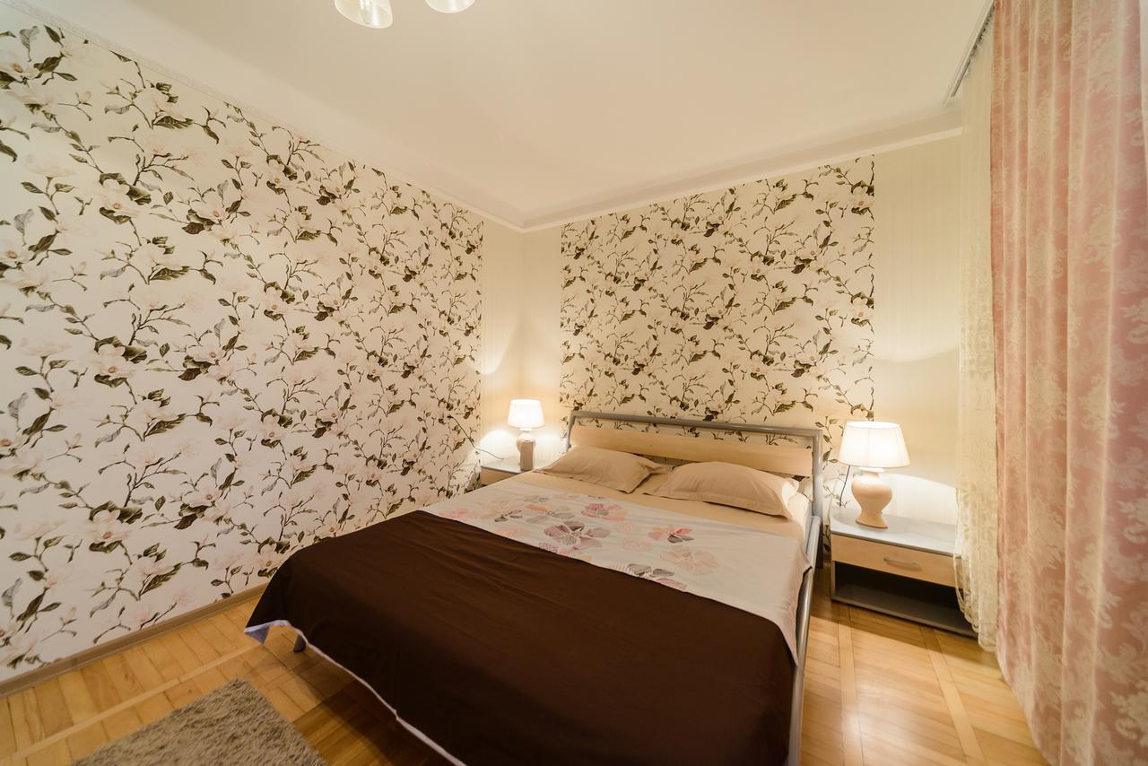 Apartment On Lesi Ukrainky Blvd Kiev Eksteriør bilde